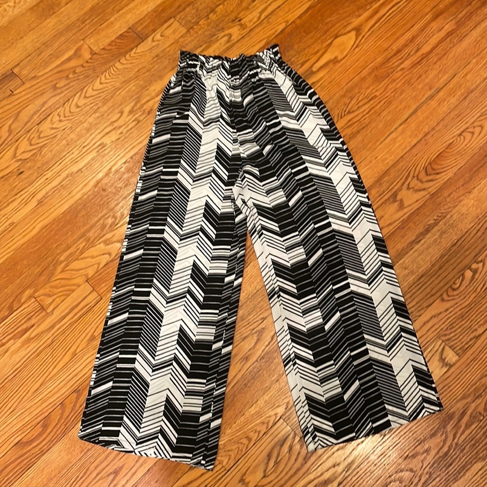 Black and white striped wide leg pant